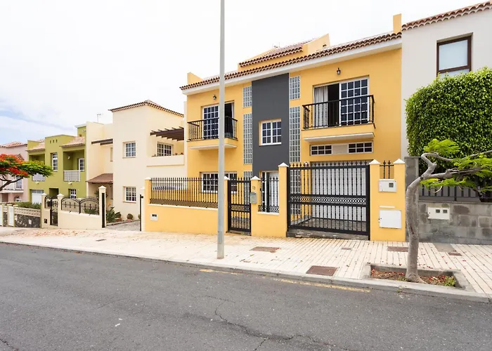 Casa Totalmente Renovada En Zona Muy Tranquila!!! Vistas Al Mar Y Montana