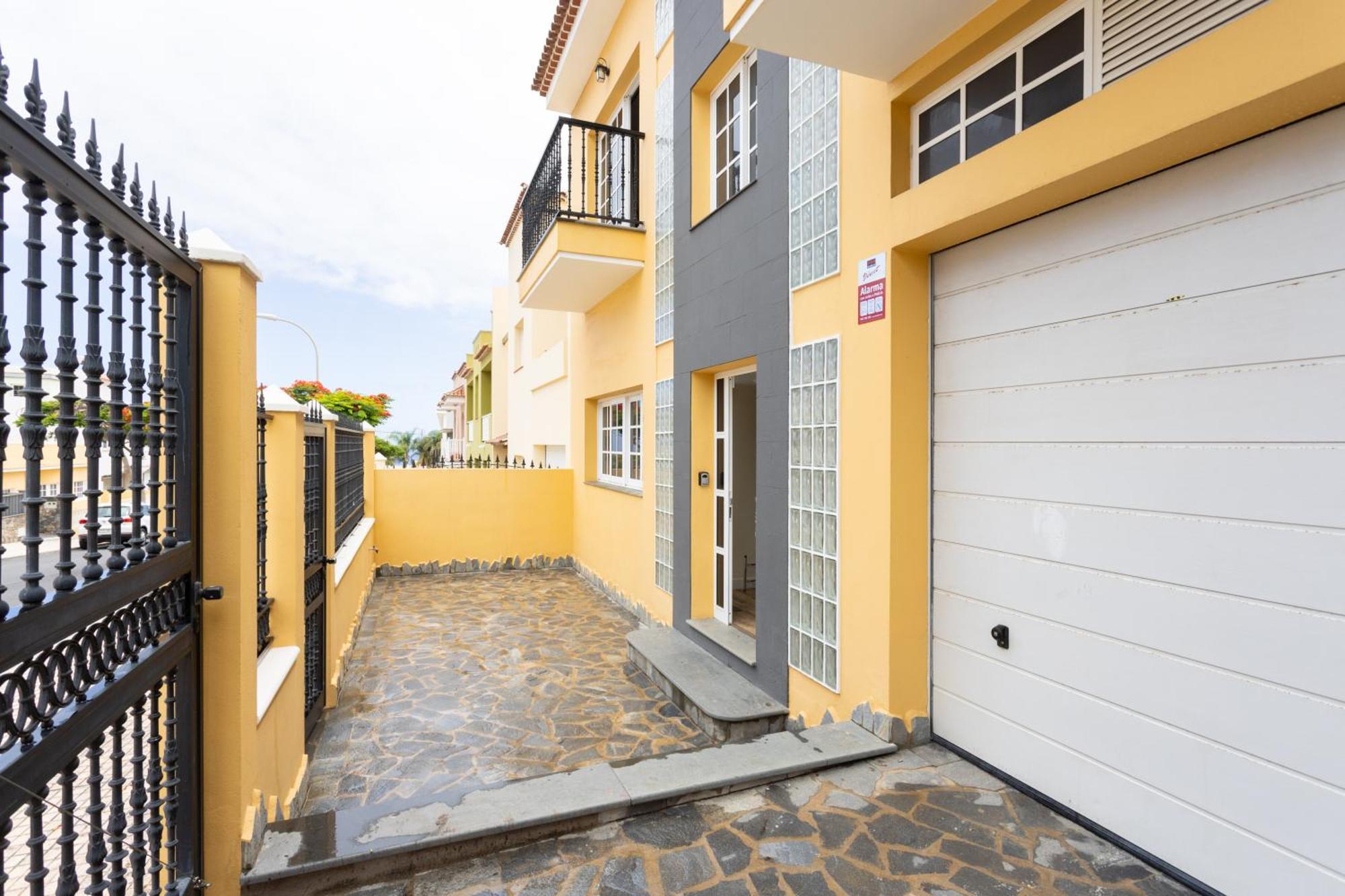 Casa Totalmente Renovada En Zona Muy Tranquila!!! Vistas Al Mar Y Montana Holiday home